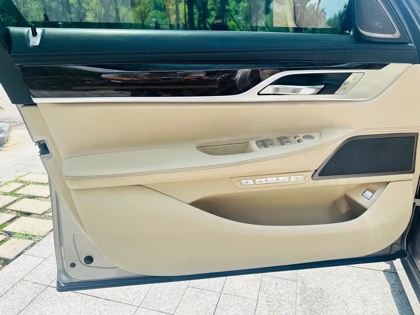 2016 BMW 7 Series 750Li xDrive 4-seater — миниатюра 6