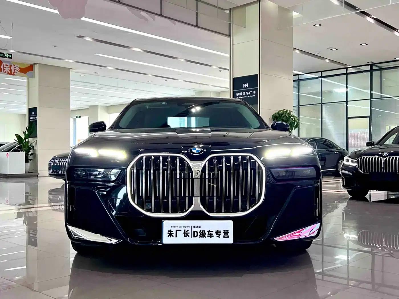 2023 BMW 7 Series 735Li M Sport Package — миниатюра 2