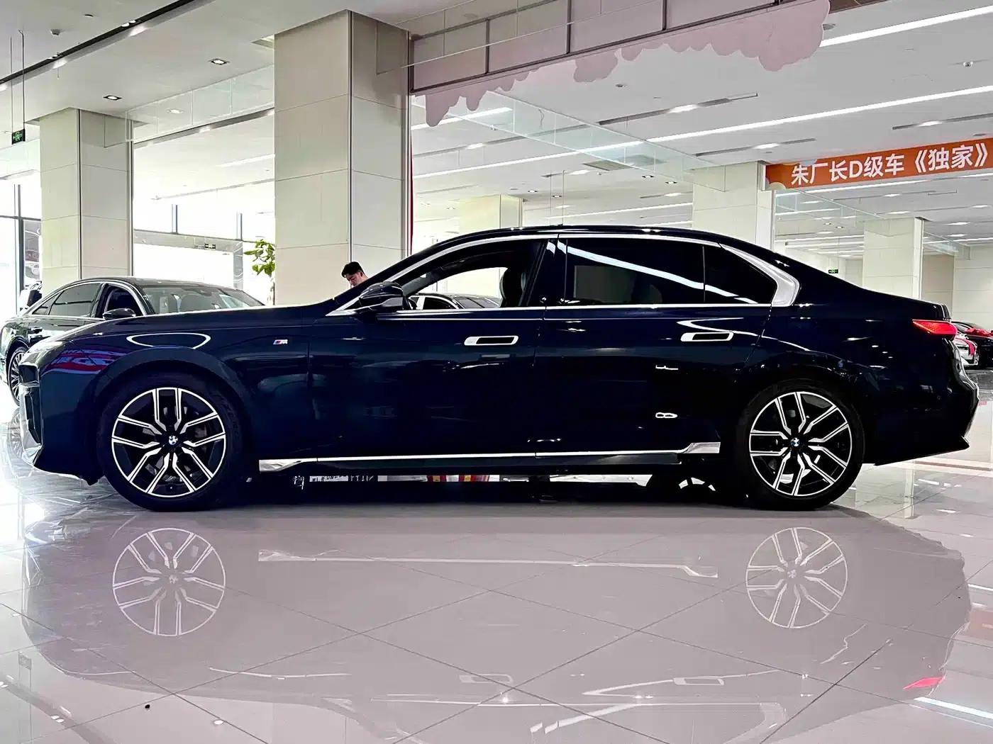 2023 BMW 7 Series 735Li M Sport Package — миниатюра 3