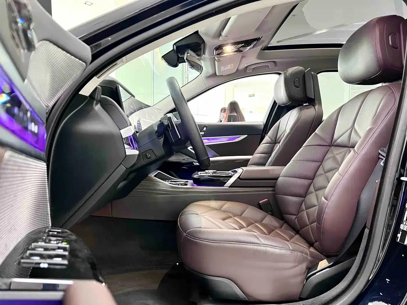 2023 BMW 7 Series 735Li M Sport Package — миниатюра 7