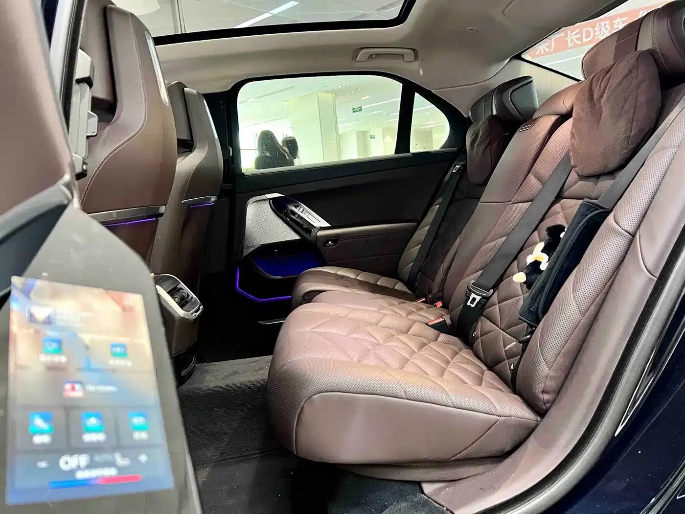 2023 BMW 7 Series 735Li M Sport Package — миниатюра 9