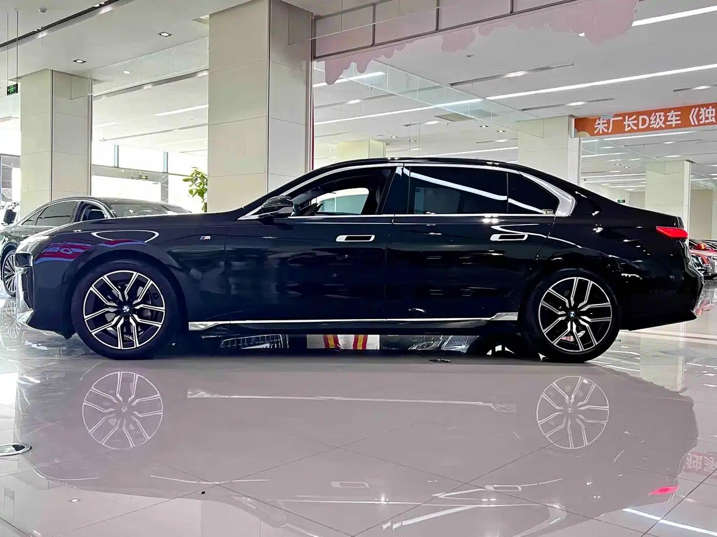 2023 BMW 7 Series 735Li M Sport Package — миниатюра 3