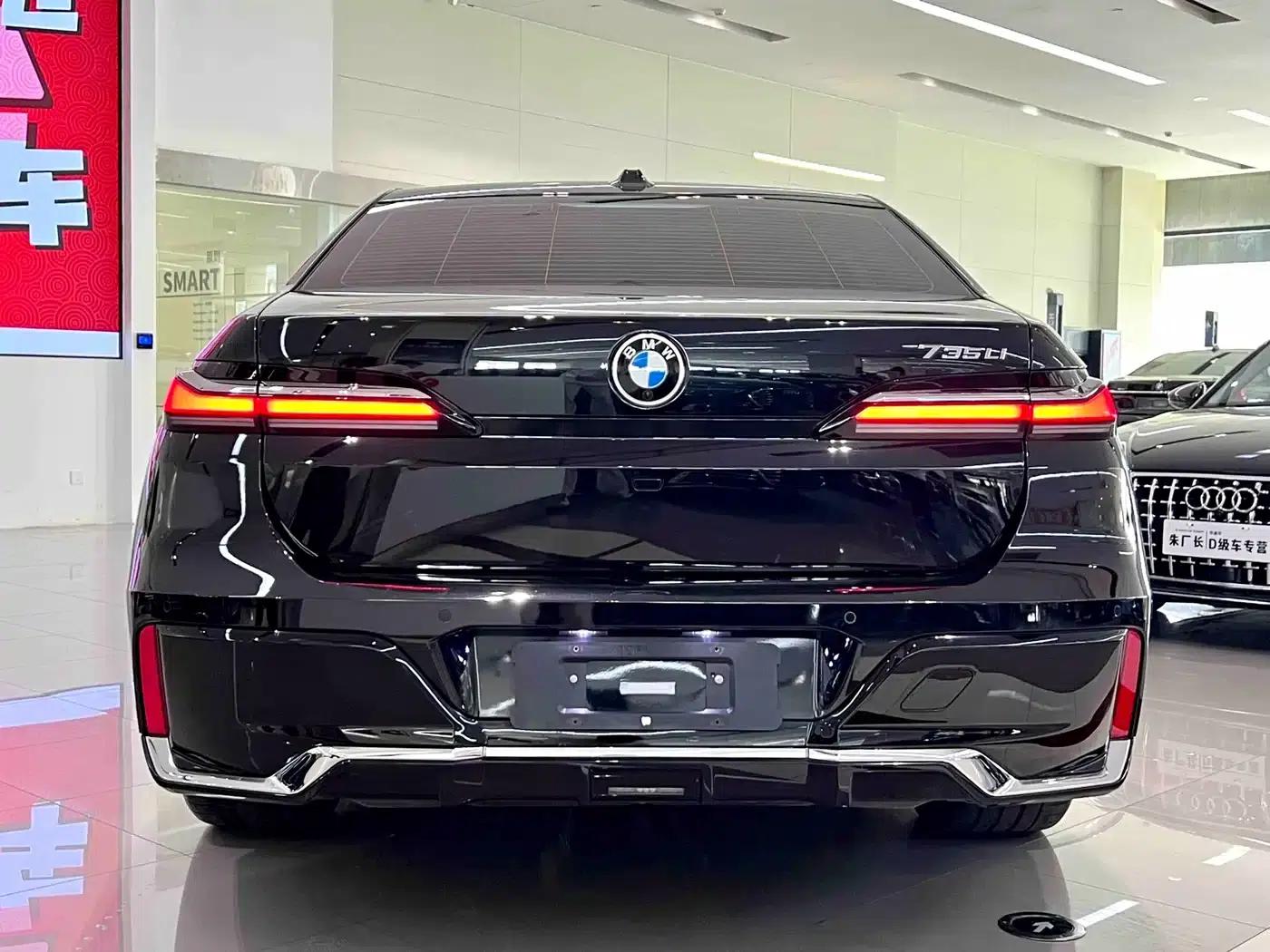 2023 BMW 7 Series 735Li M Sport Package — миниатюра 10