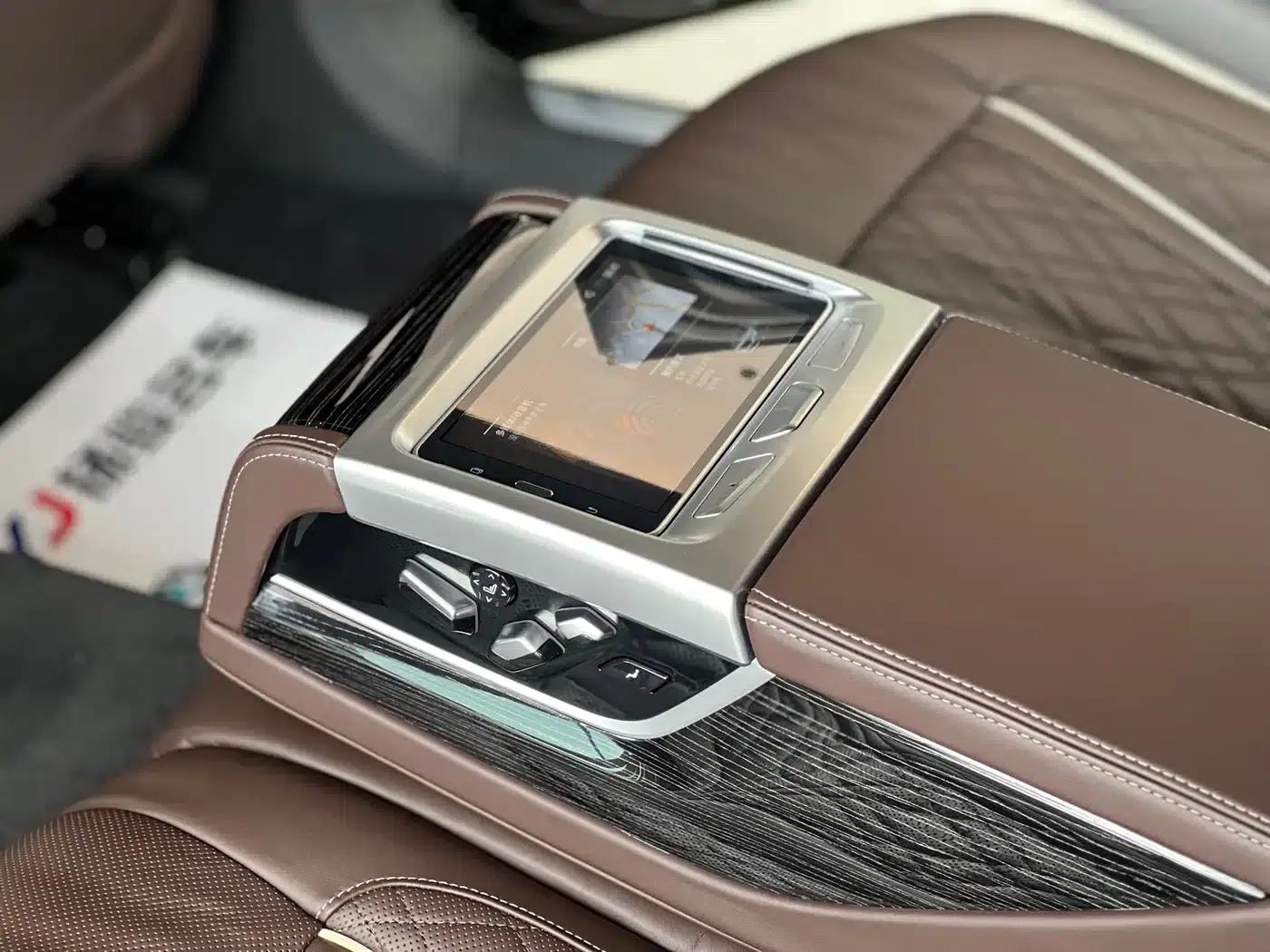 2021 BMW 7 Series 740Li Leading Edition M Sport Package — миниатюра 11