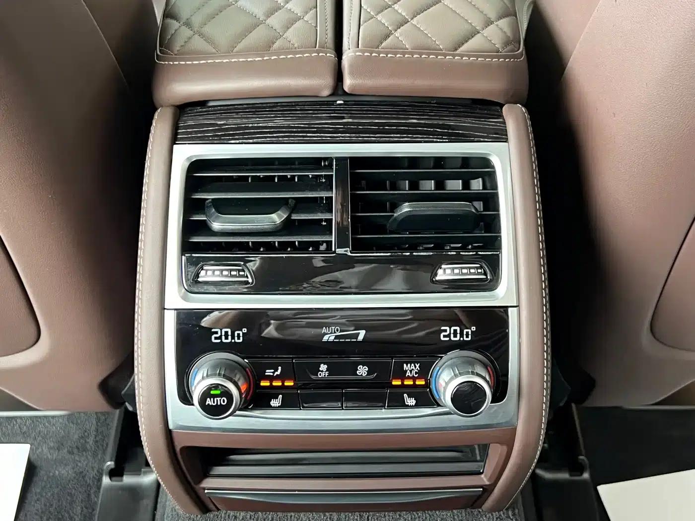 2021 BMW 7 Series 740Li Leading Edition M Sport Package — миниатюра 14