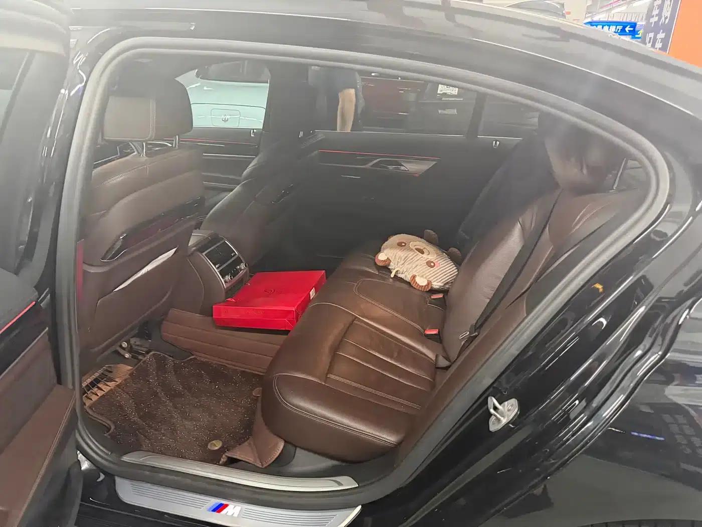 2018 BMW 7 Series 730Li Leading Edition M Sport Package — миниатюра 5