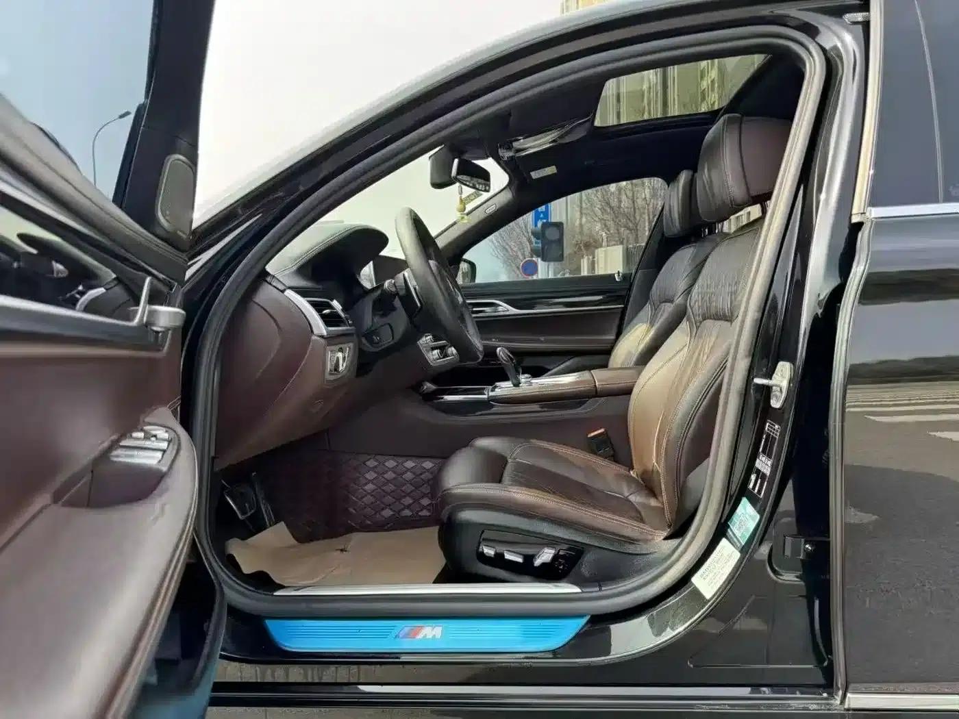 2019 BMW 7 Series 730Li M Sport Package — миниатюра 4