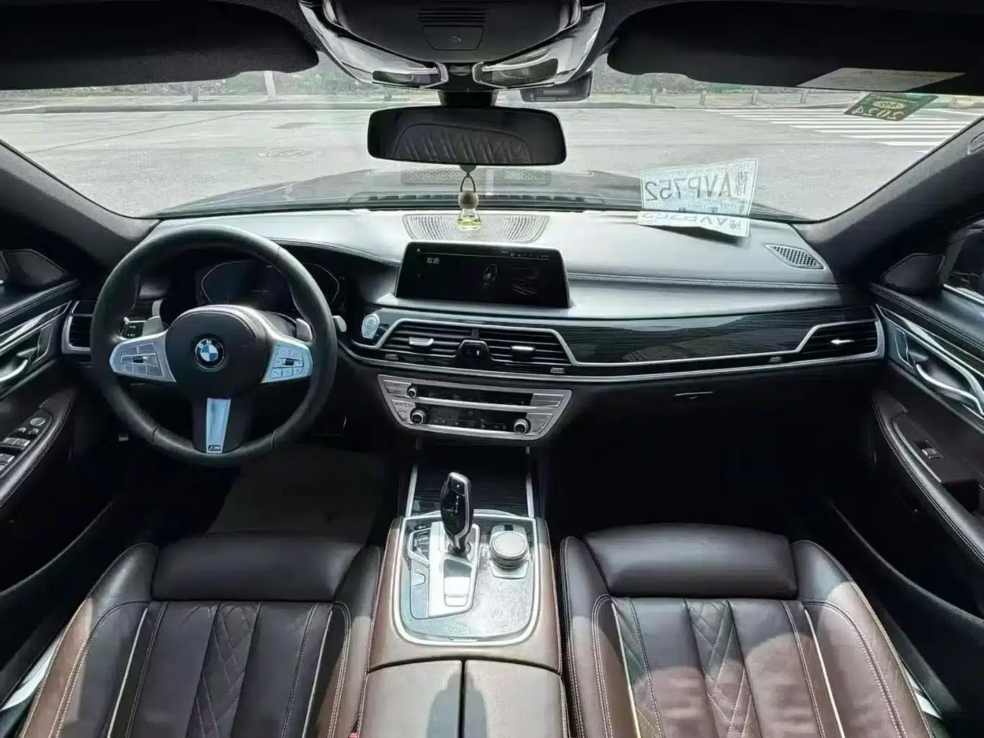 2019 BMW 7 Series 730Li M Sport Package — миниатюра 5