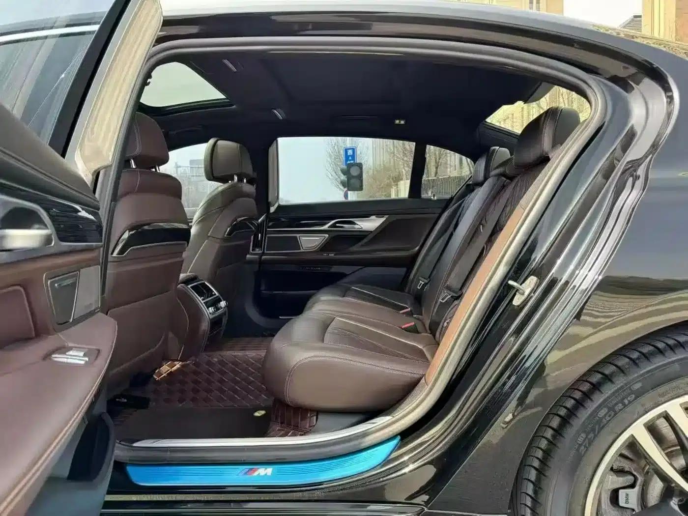 2019 BMW 7 Series 730Li M Sport Package — миниатюра 6