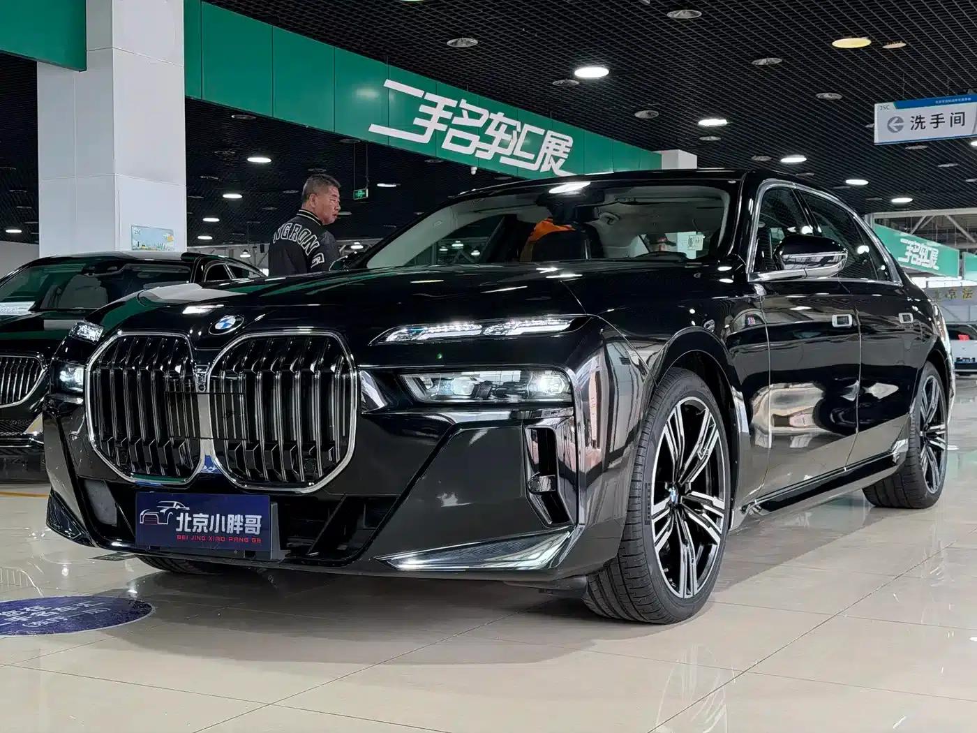 2023 BMW 7 Series 740Li Leading Edition M Sport Package — миниатюра 1
