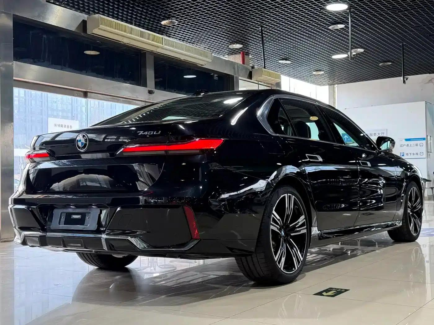 2023 BMW 7 Series 740Li Leading Edition M Sport Package — миниатюра 13