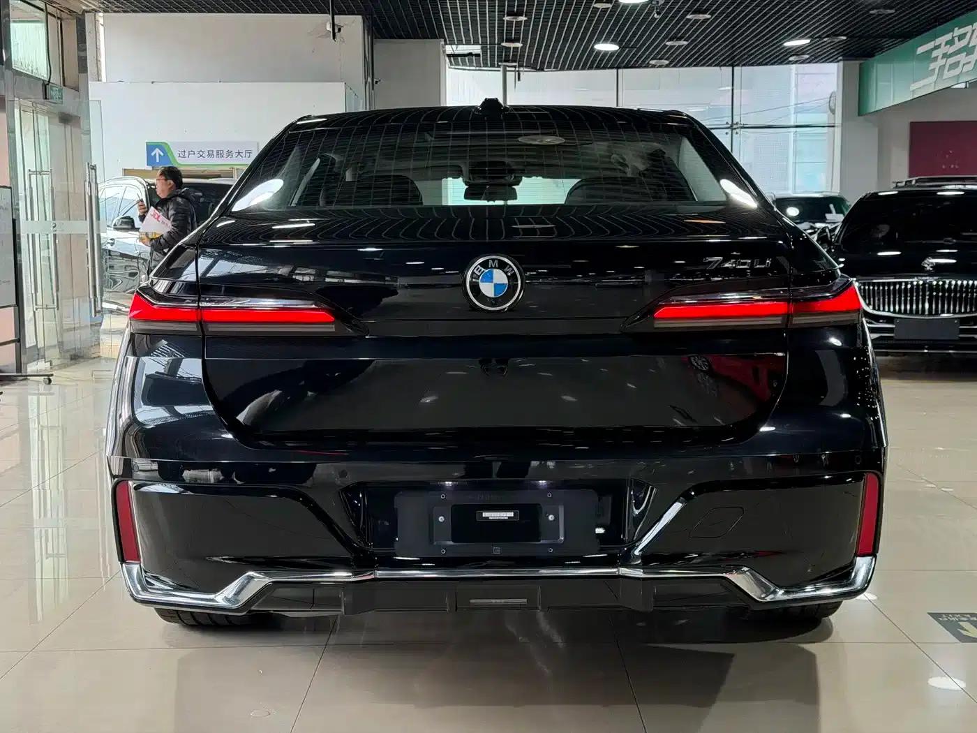2023 BMW 7 Series 740Li Leading Edition M Sport Package — миниатюра 14