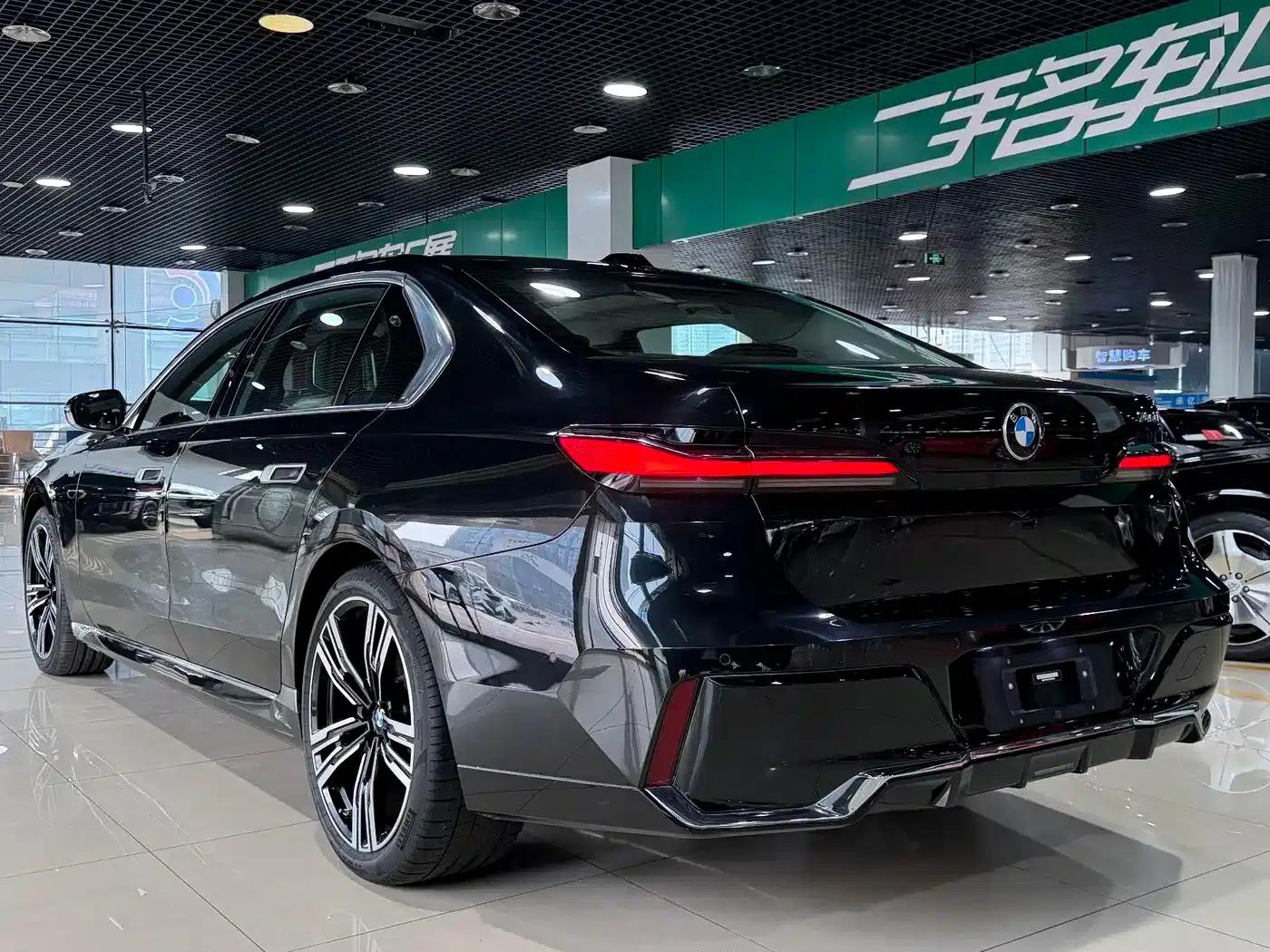 2023 BMW 7 Series 740Li Leading Edition M Sport Package — миниатюра 15