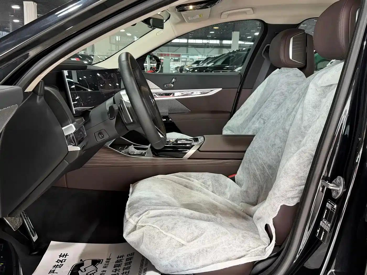 2023 BMW 7 Series 740Li Leading Edition M Sport Package — миниатюра 5