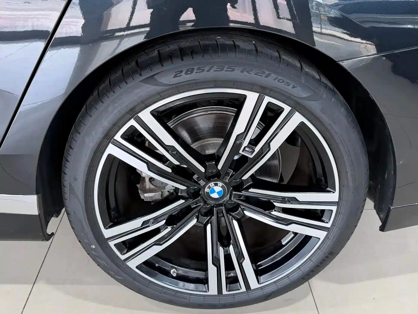 2023 BMW 7 Series 740Li Leading Edition M Sport Package — миниатюра 6