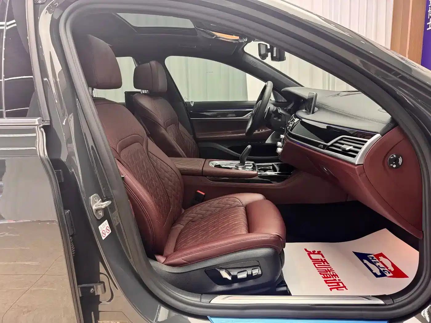 2019 BMW 7 Series 740Li xDrive Executive M Sport Package — миниатюра 17