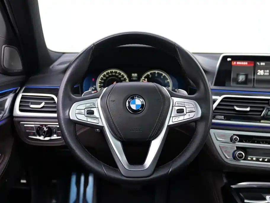 2018 BMW 7 Series 730Li Luxury M Sport Package — миниатюра 11