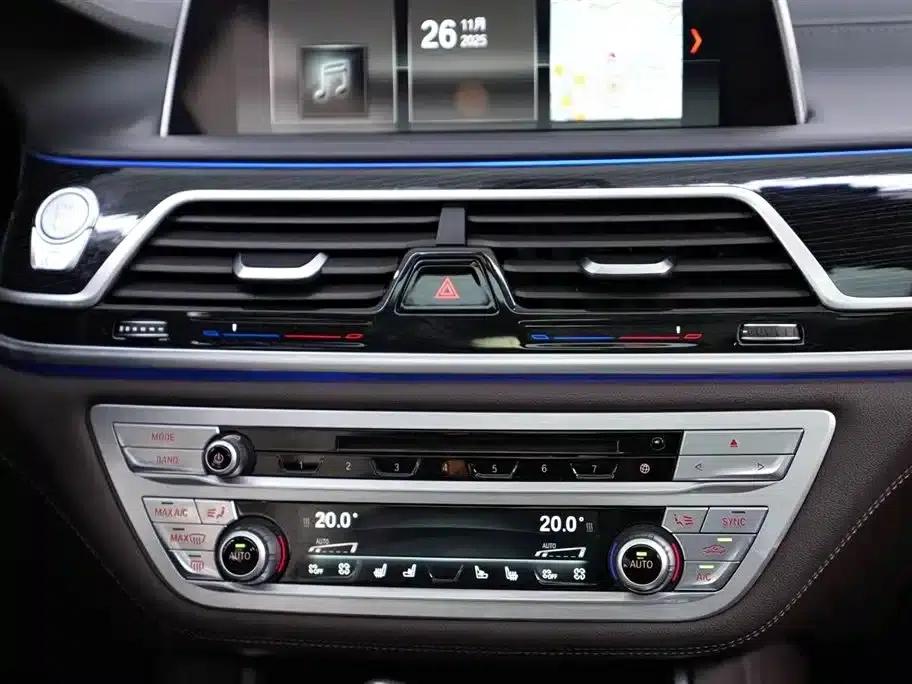 2018 BMW 7 Series 730Li Luxury M Sport Package — миниатюра 13