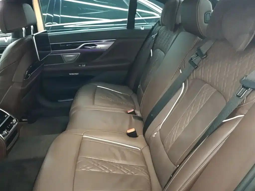2018 BMW 7 Series 730Li Luxury M Sport Package — миниатюра 17