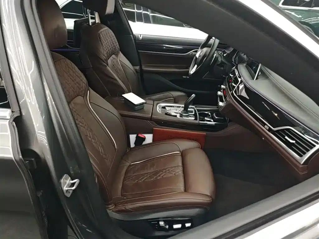 2018 BMW 7 Series 730Li Luxury M Sport Package — миниатюра 25
