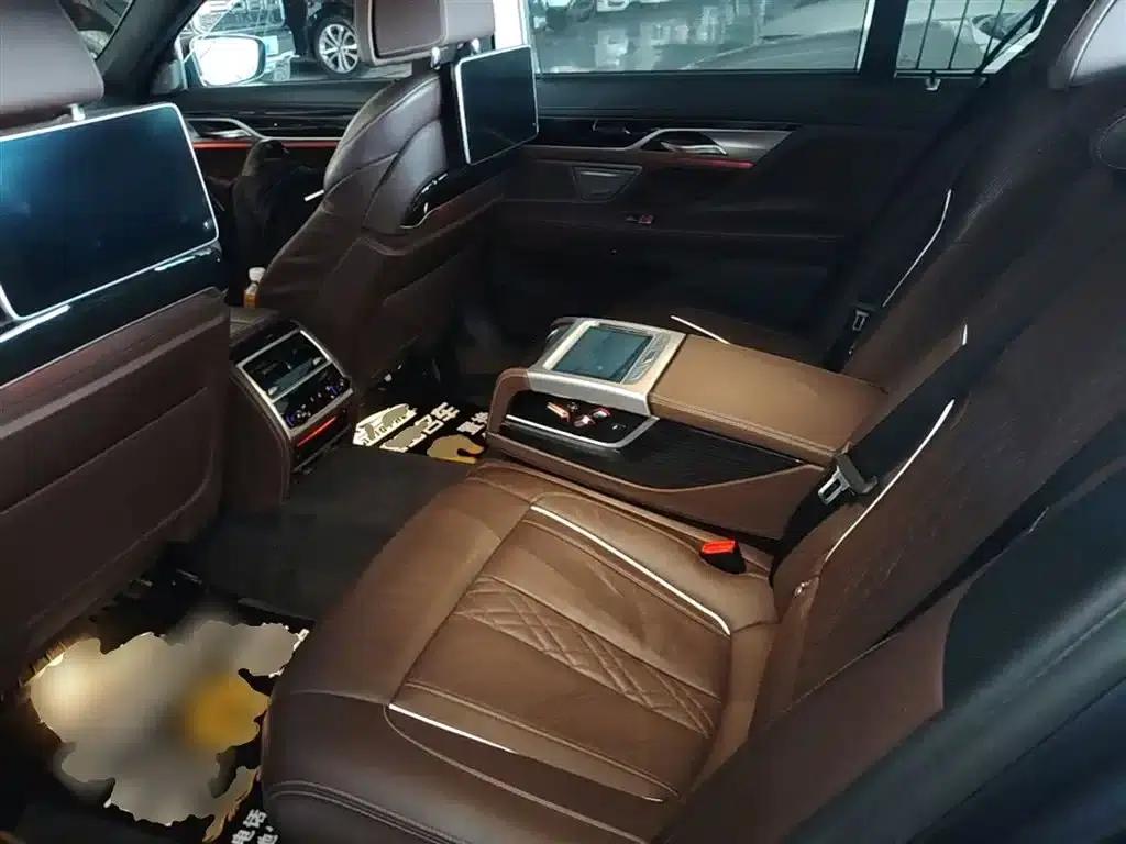 2018 BMW 7 Series 730Li Luxury M Sport Package — миниатюра 17