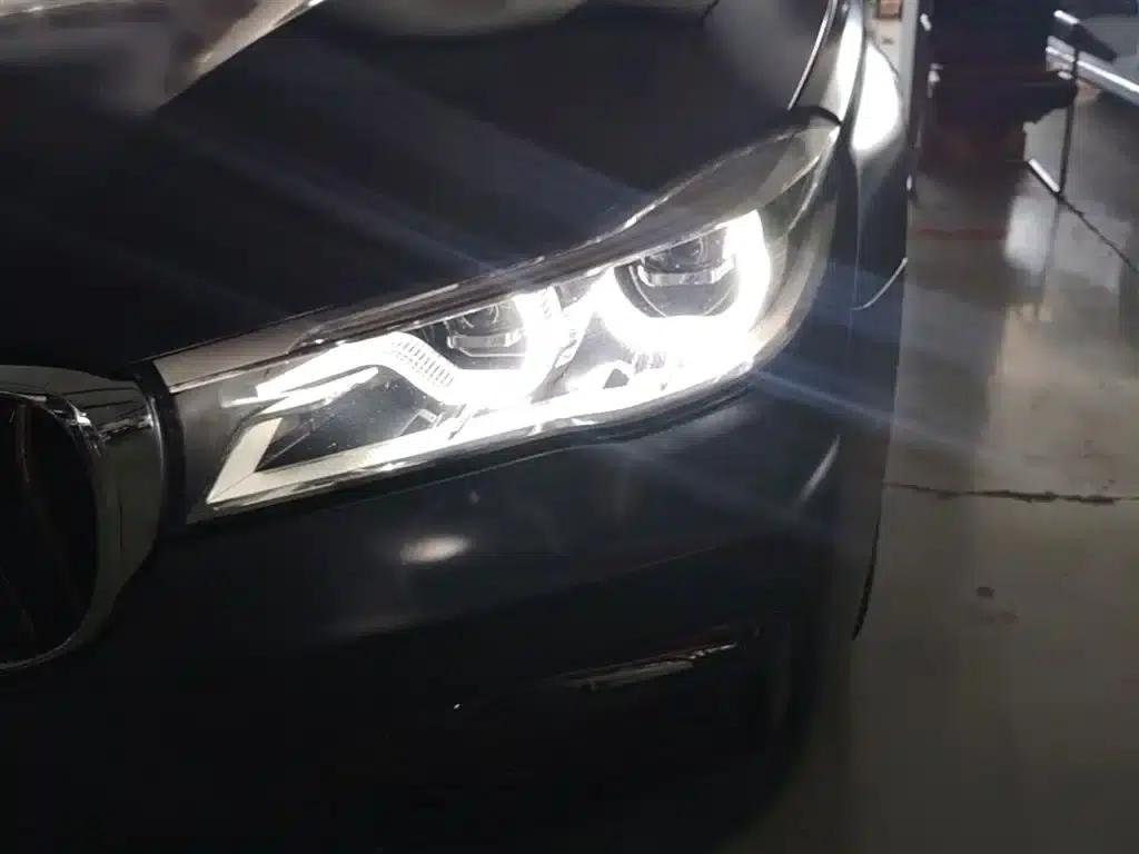 2018 BMW 7 Series 730Li Luxury M Sport Package — миниатюра 24