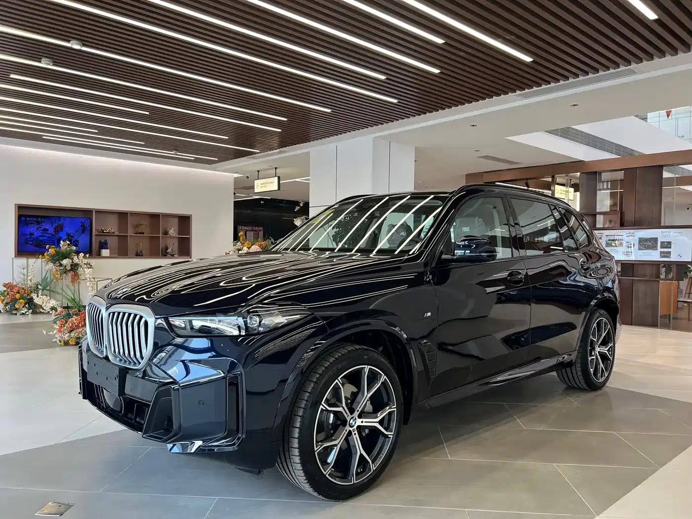 BMW X5 2025 xDrive 30Li M Sport Shadow Edition — миниатюра 1