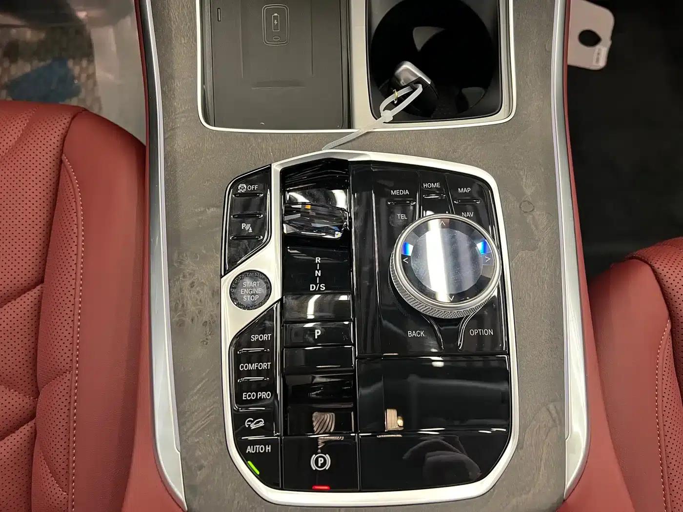 BMW X5 2025 xDrive 30Li M Sport Shadow Edition — миниатюра 11