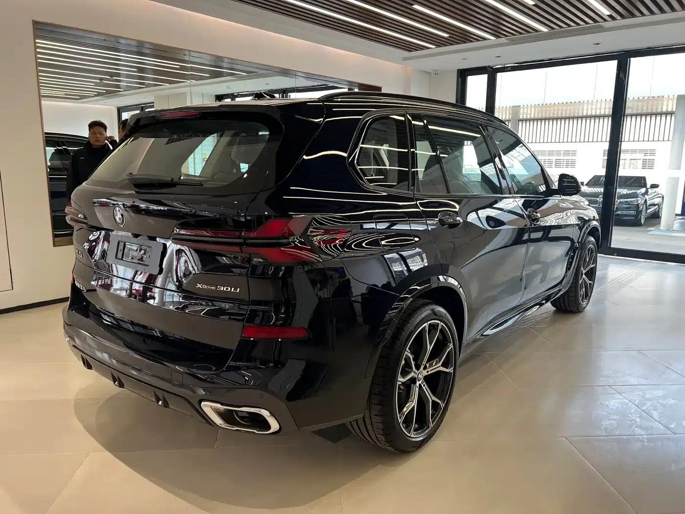 BMW X5 2025 xDrive 30Li M Sport Shadow Edition — миниатюра 6