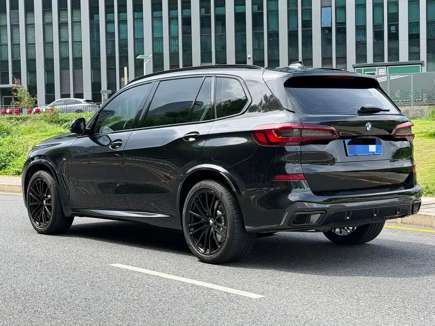 BMW X5 2022 xDrive 30Li Luxury M Sport Package — миниатюра 6