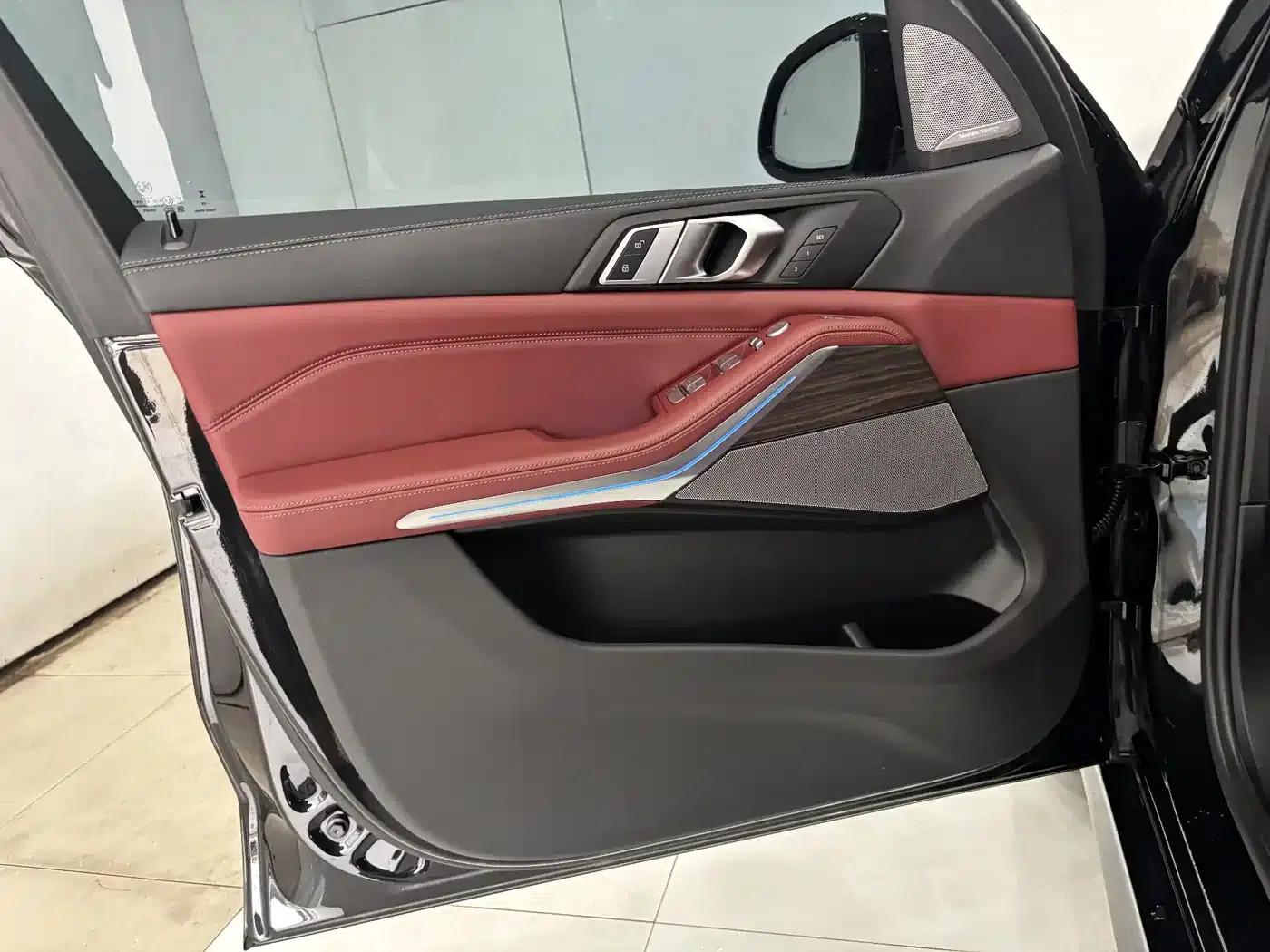 BMW X5 2025 xDrive 40Li M Sport Shadow Edition — миниатюра 11