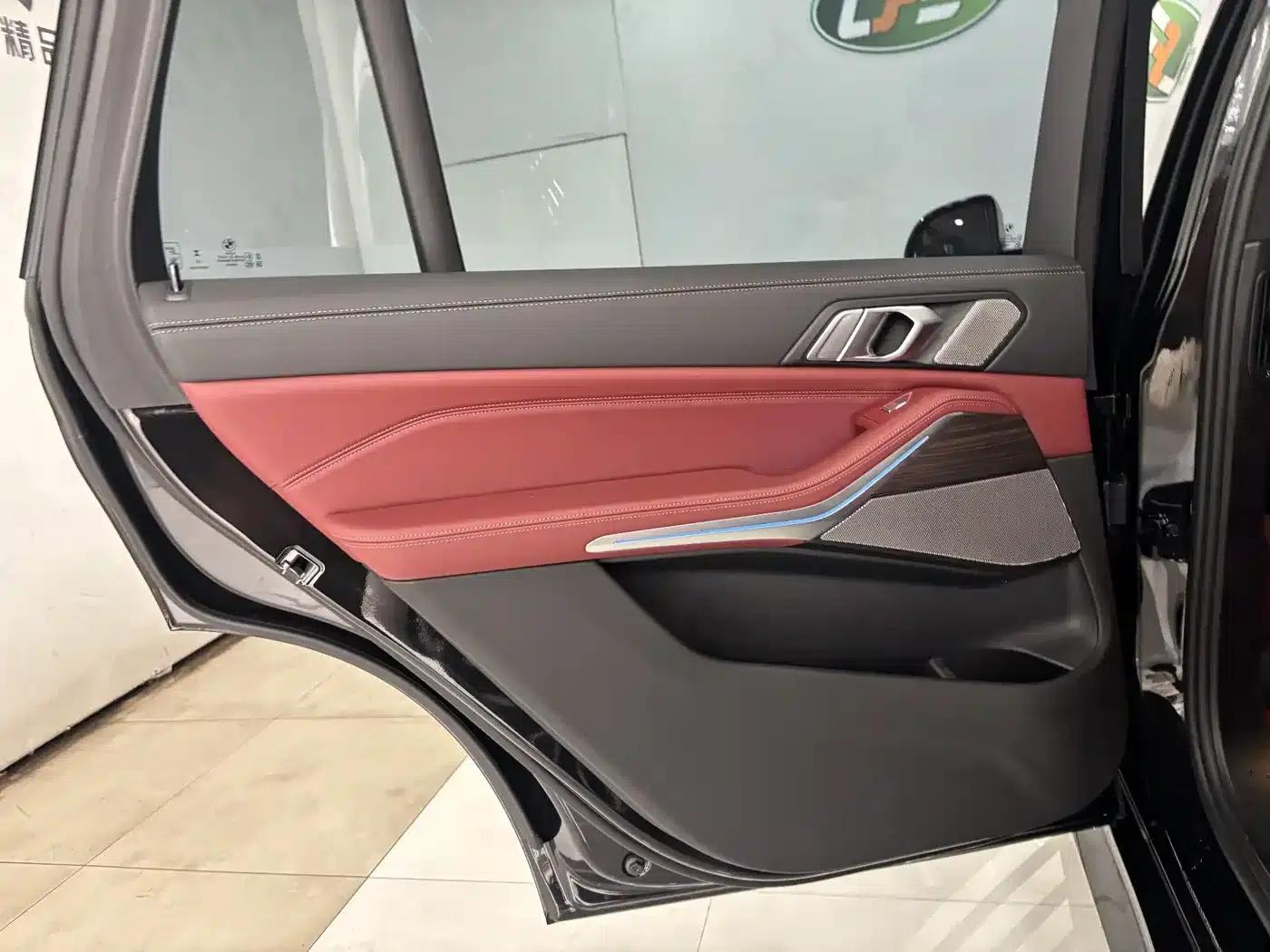 BMW X5 2025 xDrive 40Li M Sport Shadow Edition — миниатюра 23