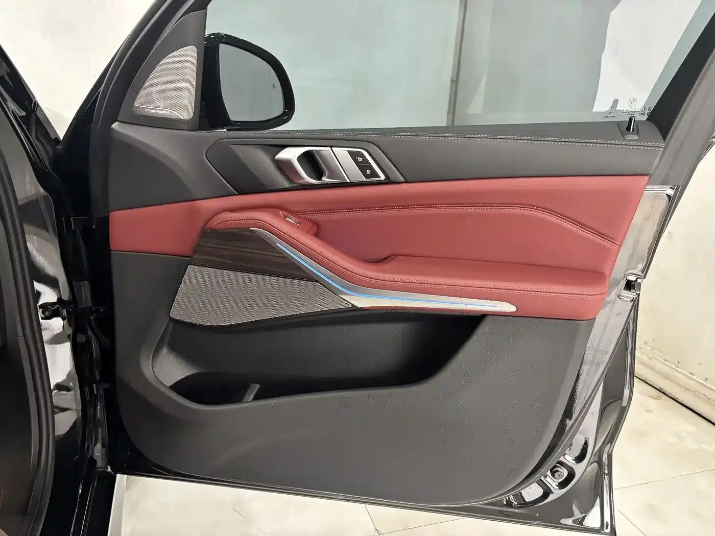 BMW X5 2025 xDrive 40Li M Sport Shadow Edition — миниатюра 27