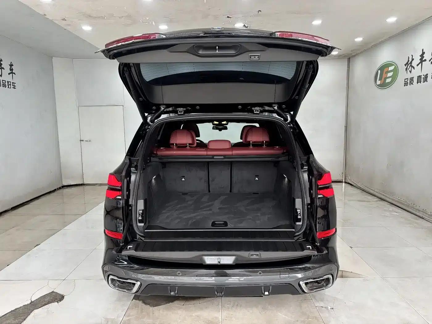 BMW X5 2025 xDrive 40Li M Sport Shadow Edition — миниатюра 30