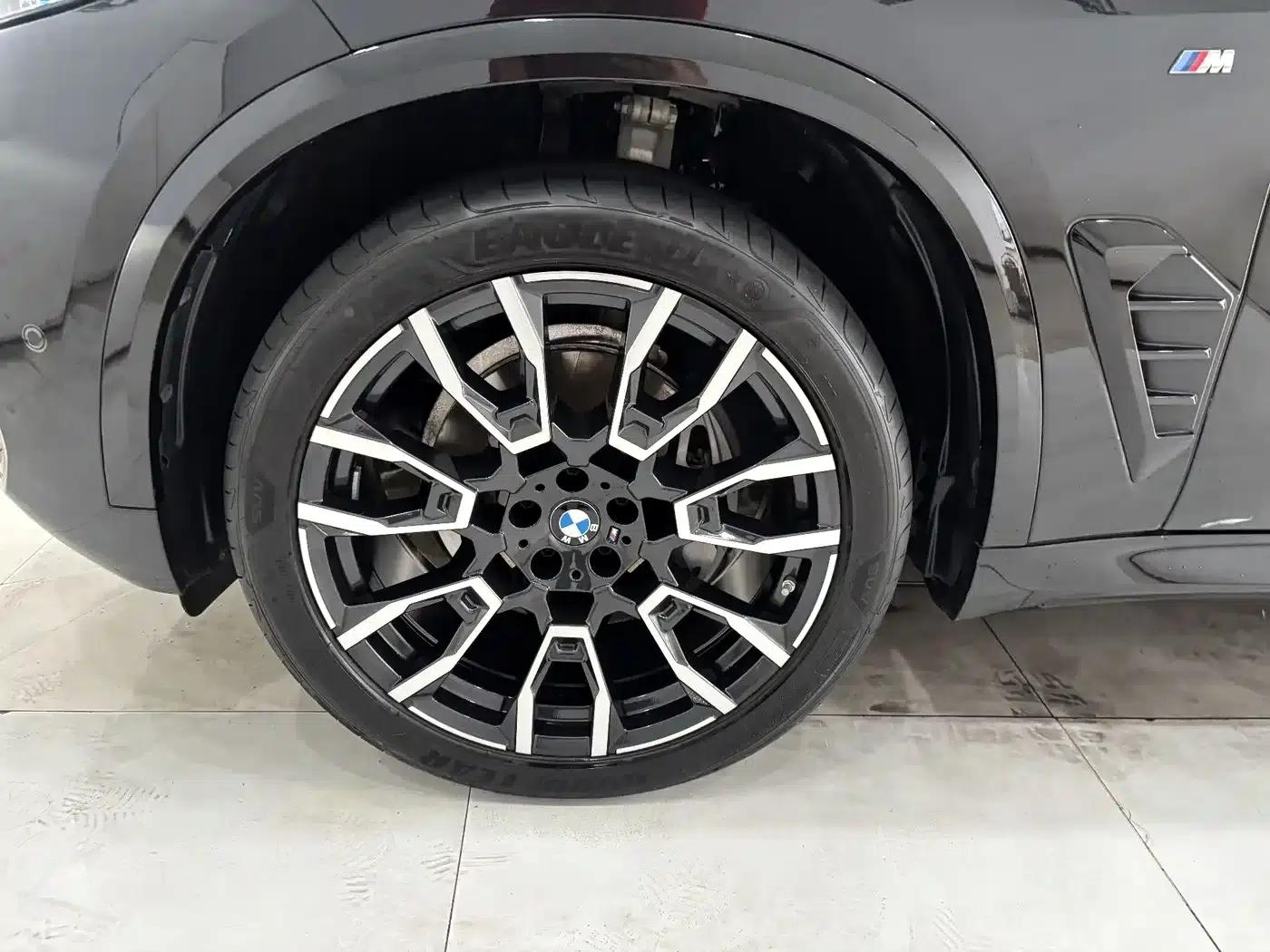 BMW X5 2025 xDrive 40Li M Sport Shadow Edition — миниатюра 34