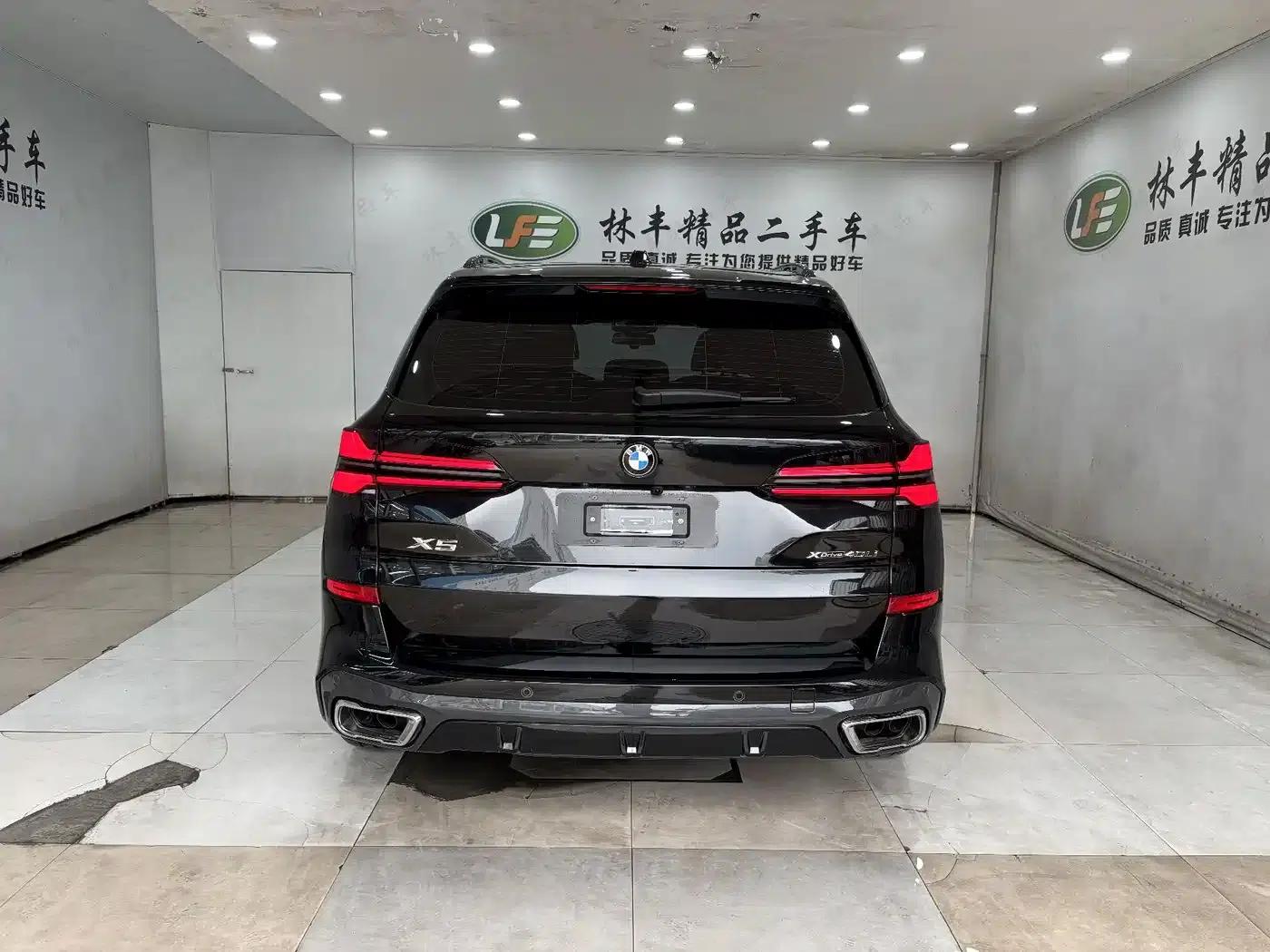 BMW X5 2025 xDrive 40Li M Sport Shadow Edition — миниатюра 7