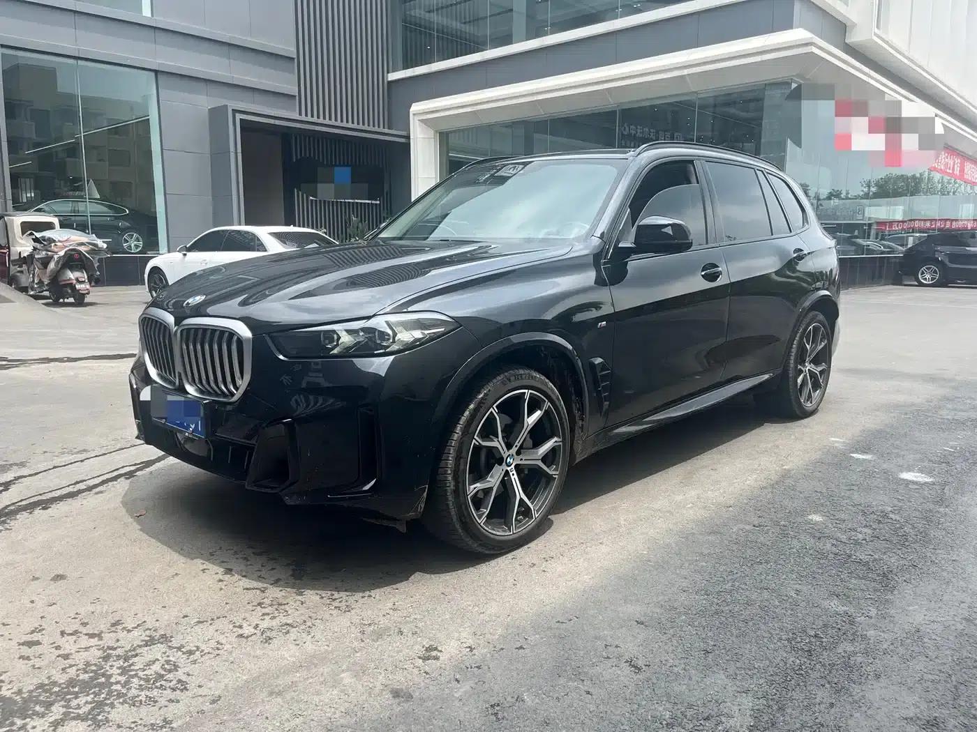 BMW X5 2023 xDrive 30Li M Sport Package — миниатюра 1