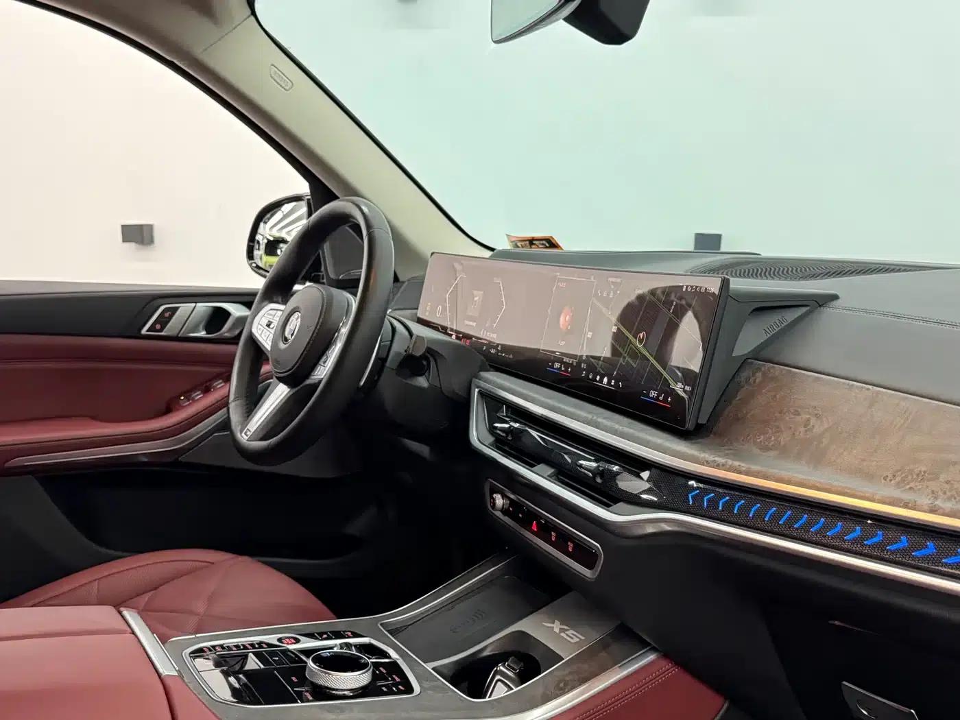BMW X5 2023 xDrive 30Li M Sport Shadow Edition — миниатюра 11