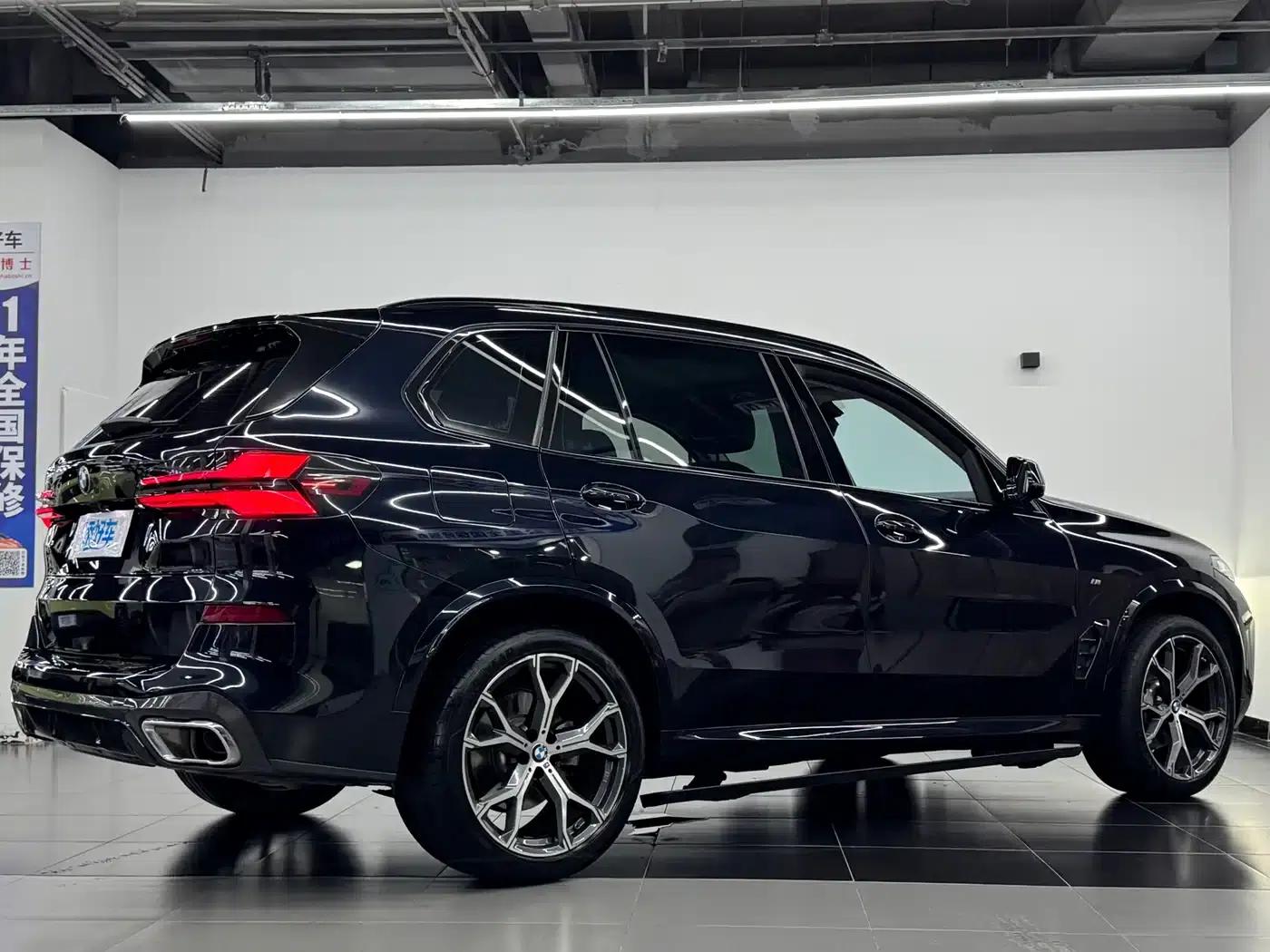 BMW X5 2023 xDrive 30Li M Sport Shadow Edition — миниатюра 15