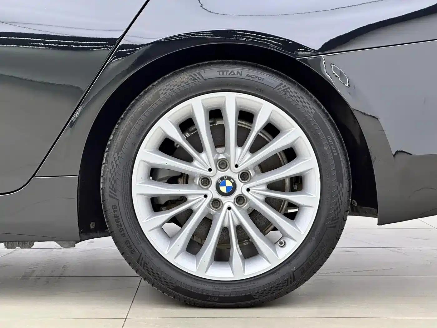 BMW 5 Series PHEV 2019 Facelift 530Le Luxury Package — миниатюра 13