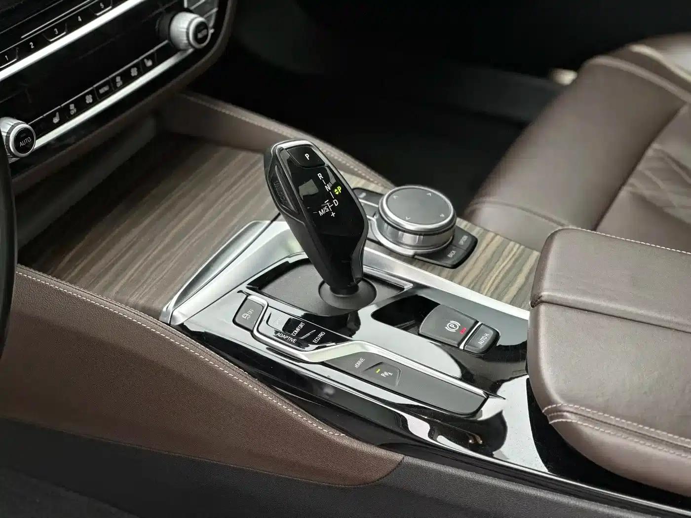 BMW 5 Series PHEV 2019 Facelift 530Le Luxury Package — миниатюра 6
