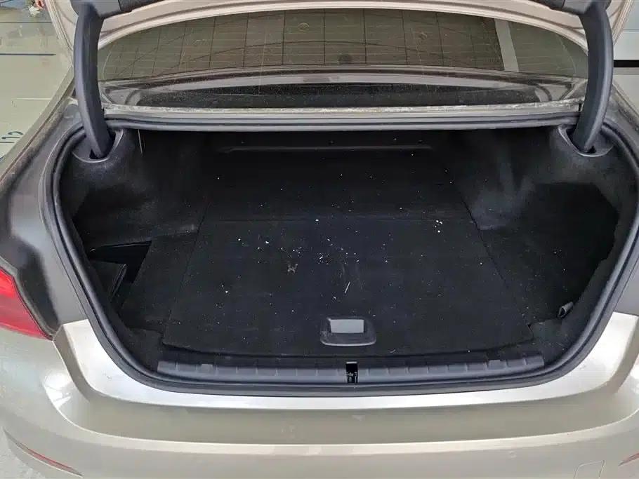 BMW 5 Series PHEV 2019 Facelift 530Le Luxury Package — миниатюра 4