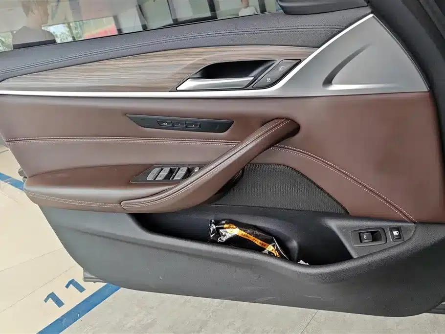 BMW 5 Series PHEV 2019 Facelift 530Le Luxury Package — миниатюра 7