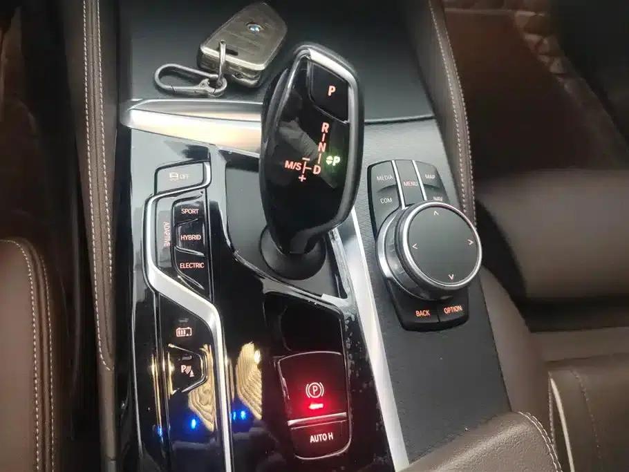 BMW 5 Series PHEV 2022 Facelift 535Le Pioneer Edition M Sport Package — миниатюра 16