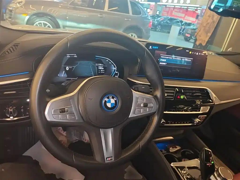 BMW 5 Series PHEV 2022 Facelift 535Le M Sport Package — миниатюра 10