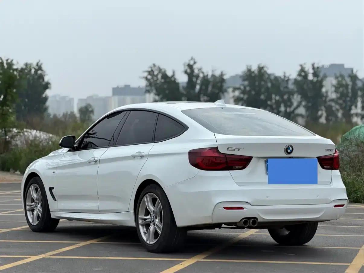 2020 BMW 3 Series GT 320i M Sport Package — миниатюра 7