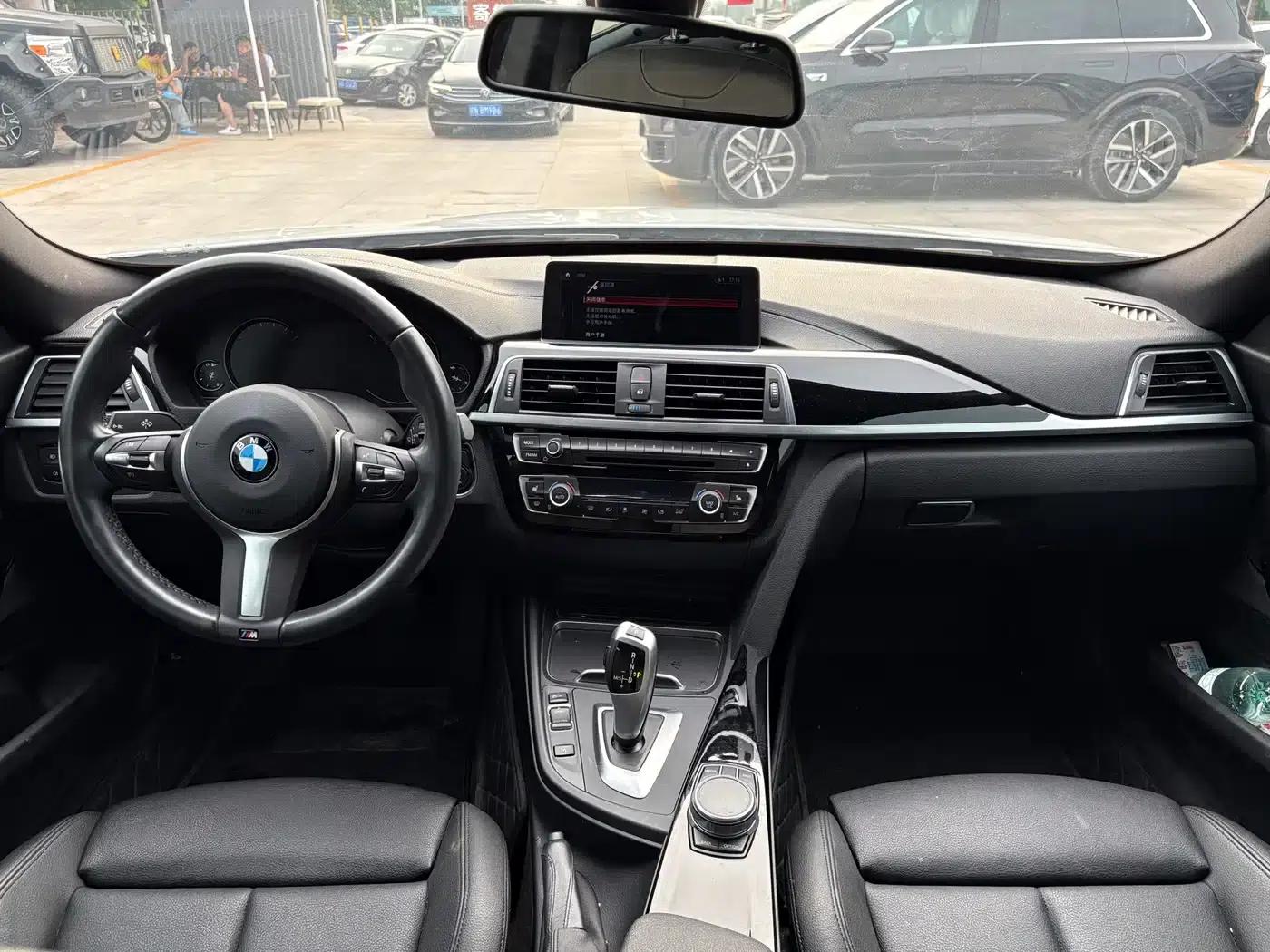 2020 BMW 3 Series GT 320i M Sport Package — миниатюра 11