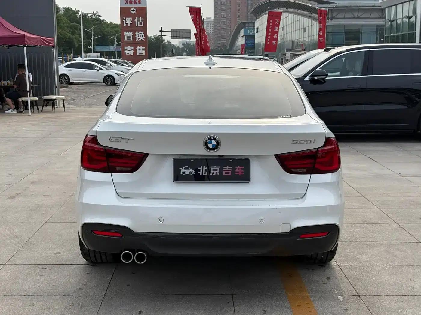 2020 BMW 3 Series GT 320i M Sport Package — миниатюра 16