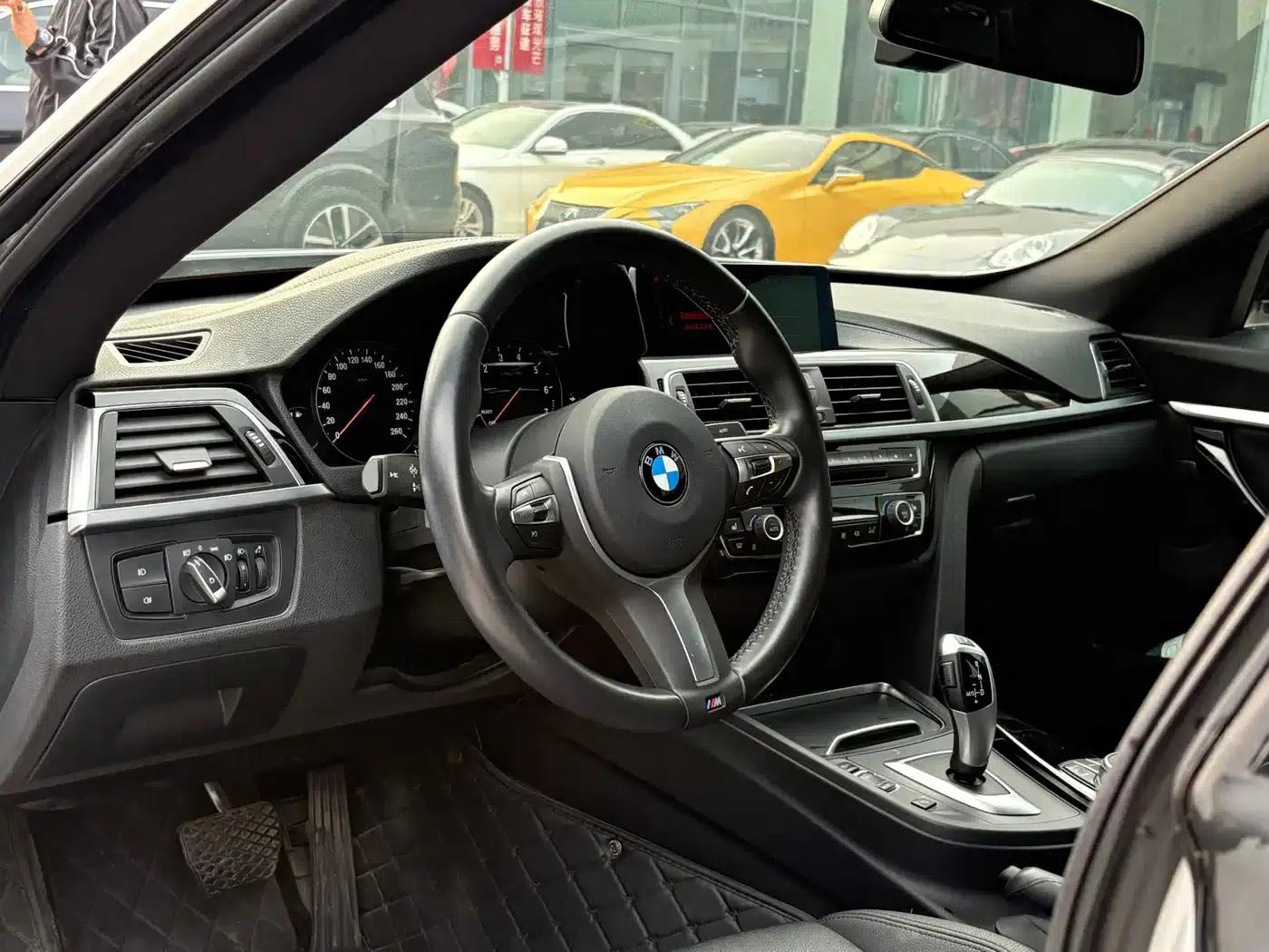 2020 BMW 3 Series GT 320i M Sport Package — миниатюра 5