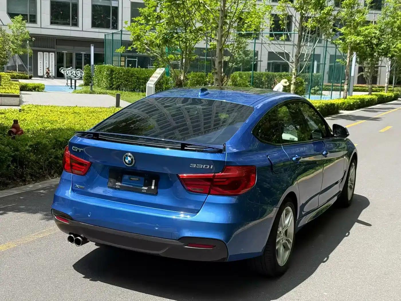 2017 BMW 3 Series GT 330i xDrive M Sport — миниатюра 5